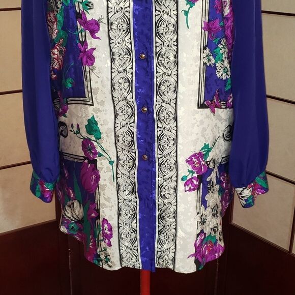 Three Flaggs Blue Beautiful Floral Print Blouse - Picture 3 of 8